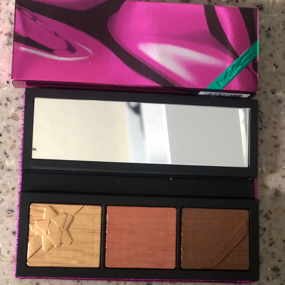 🌸NEW🌸 MAC face compact